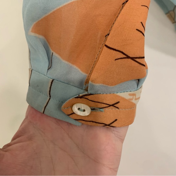 Louis Féraud Silk long-sleeve button-down blouse tie neck abstract print size 6 - Picture 3 of 10